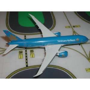 1/400 Vietnam Airlines 787 7 Toys & Games