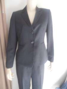 TAHARI Gorgeous Pinstriped Suit 6P  