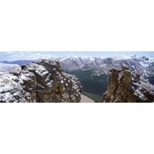 Snowcapped Mountain Range, Rocky Mountain National Park, Colorado, USA 