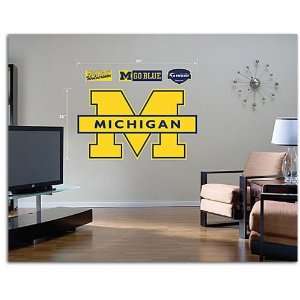  Michigan Fathead NCAA Logo ( Michigan )