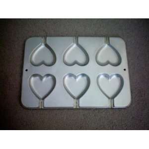Wilton Valentine Heart Mini Cake Pan / Mold    Makes 6 Hearts    Pan 