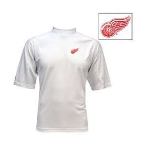 com Antigua Detroit Red Wings Technical Mock Neck T shirt   Red Wings 