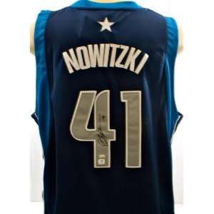  Dirk Nowitzki Signed NBA Finals Jersey   GAI   Autographed 