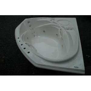  Maax Whirlpool Corner Bathtub 