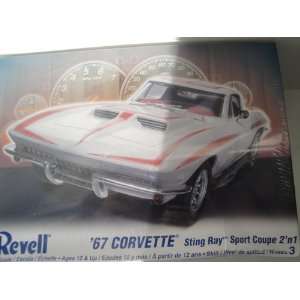  Revell 125 67 Corvette Sting Ray 