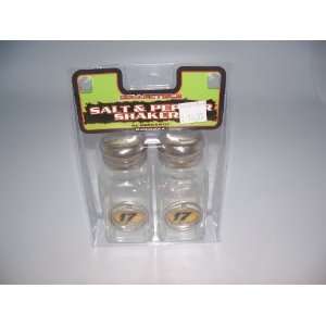    MATT KENNSETH #17 SALT N PEPPER SHAKER SET 