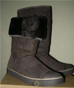   New pair of Ugg Womens DELAINE CHOCOLATE Boots they are Style # 1886