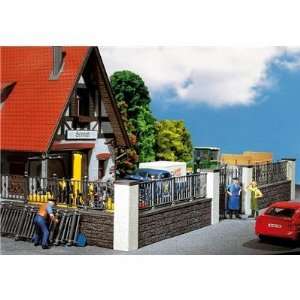   331740 Garden Wall with Upper Railings Movable Gate 70cm Toys & Games
