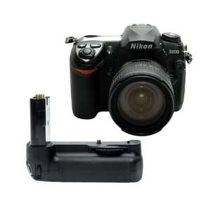   Nikon 18 70mm AF S Lens + Nikon MB D200 Battery Grip