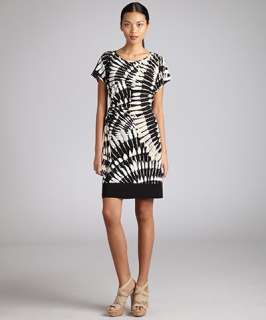Donna Morgan black and tan printed jersey cap sleeve side knot dress