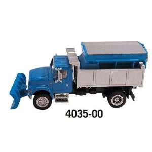  Intl 4900 2 axle Snow Plow Dump w/ Spreader Toys & Games