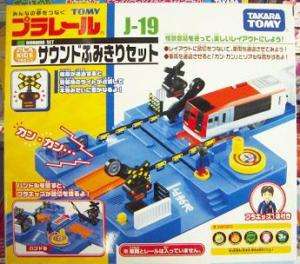 JAPAN TOMY PLA RAIL J19 ROAD CROSSING WITH LIGHT  