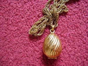 VINTAGE OLD PERFUME COMPACT LOCKET NECKLACE & CHAIN  