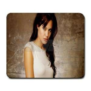 Angelina Jolie Rectangular Mouse Pad   9.25 x 7.75 Mouse Mat   Deluxe 