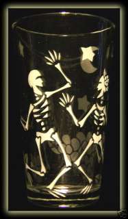 Day of the Dead Skull Art Skeleton Love Jig Pint Glass  