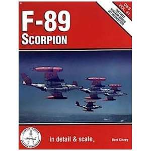 SQUADRON PUBLICATIONS D&S F 89 SCORPION Toys & Games