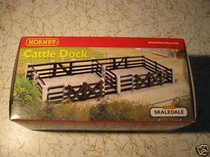 00 HORNBY CATTLE DOCK R8790  