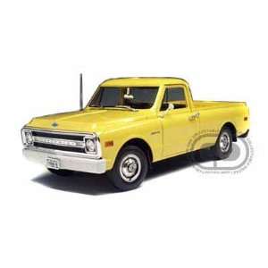    1969 Chevy Fleetside Pickup Truck 1/18 Yellow Toys & Games