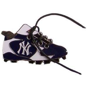    New York Yankees Cleat Pin   Real Laces