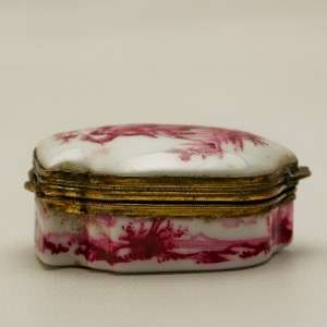   Meissen Antique Miniature Courting Couple Porcelain Trinket Snuff Box