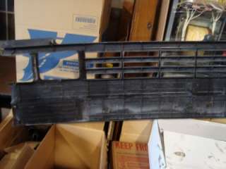 ISUZU FTR GRILL 94 AND OLDER MODELS * GRILL IS IN GOOD CONDITION   NO 