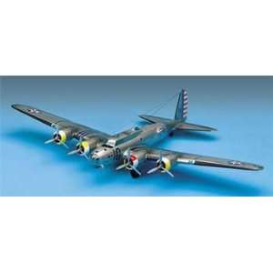   72 B 17B Flying Fortress (Plastic Model Airplane) Toys & Games