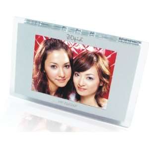   PHOTO FRAME WITH BUILT IN RECHARGEABLE BATTERY   HOLDS 60 PICTURES