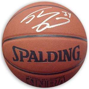  Artis Gilmore Autographed Basketball