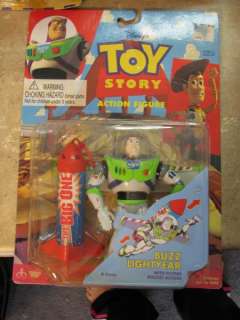 TOY STORY Action Figure BUZZ LIGHTYEAR w/Flying Rocket  