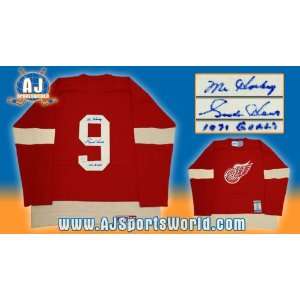   HOWE Detroit Red Wings SIGNED Heritage Sweater Sports Collectibles