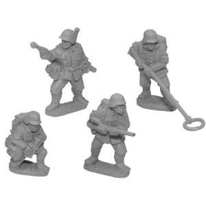   Miniatures   World War II German Assault Engineers (4) Toys & Games