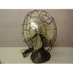  This is a Vintage 1930s Hunter Zephair Oscillating Fan 